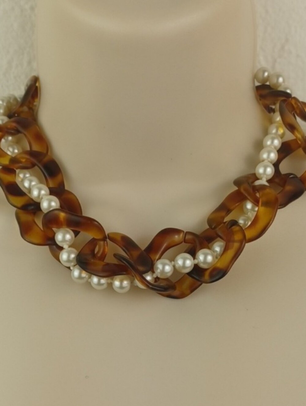 🌻3 for $15 Tortoiseshell Like Laced With Ivory Like Pearl Beads Choker Necklace